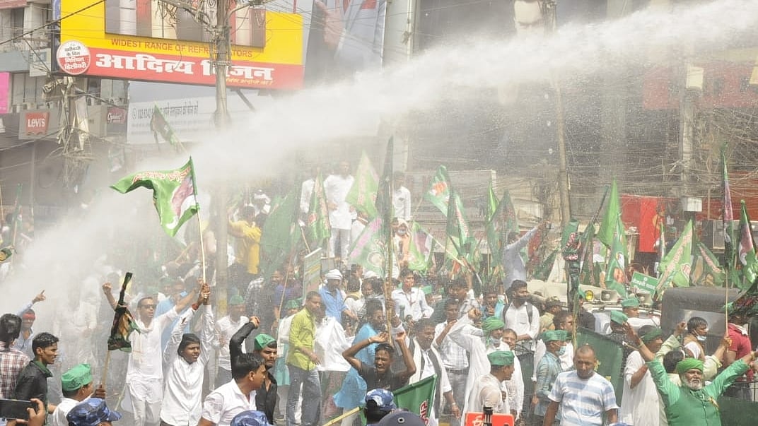 Lalu-Rabri flays Nitish for Vidhan Sabha gherao violence