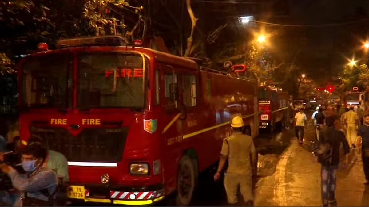 9 killed in Railway building fire in Kolkata, Mamata Banerjee visits spot