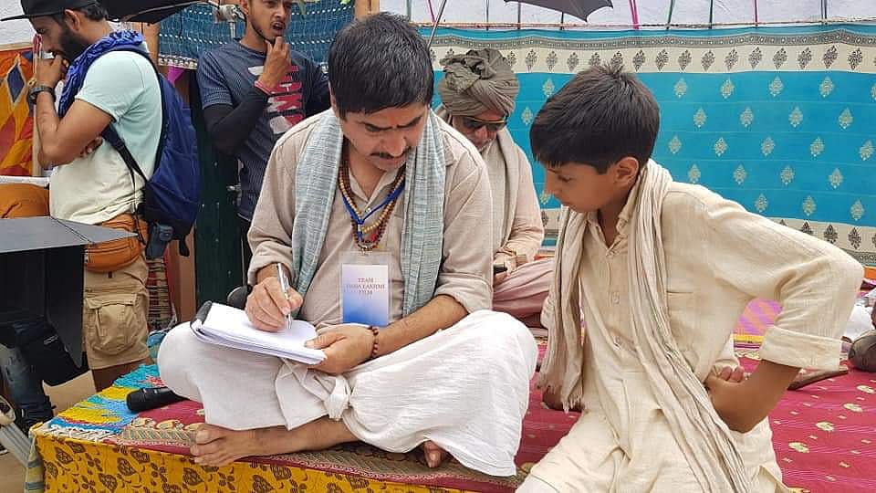 ‘Dada Lakhmi’: A poet gets a due, an actor proves it was long overdue!