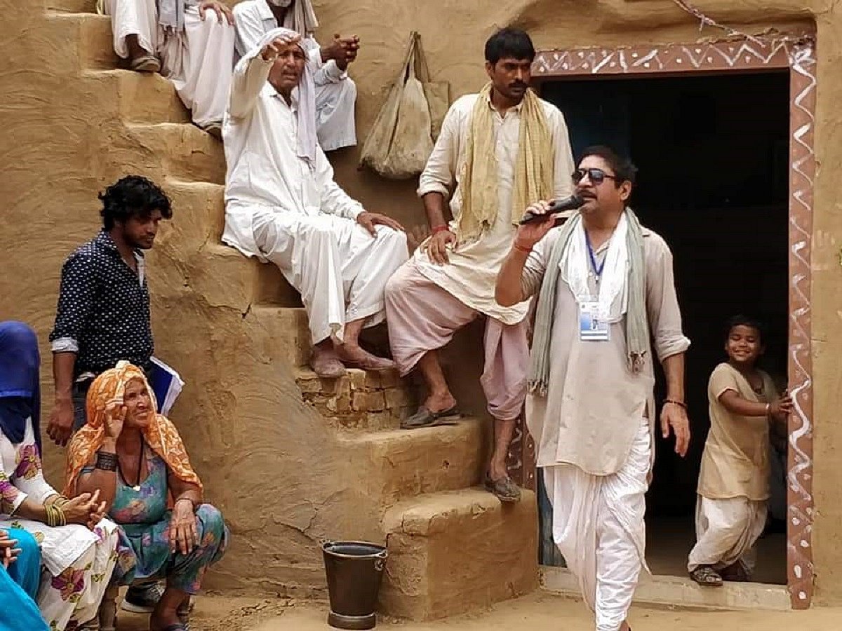 ‘Dada Lakhmi’: A poet gets a due, an actor proves it was long overdue!  