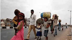 Madhya Pradesh: 2 migrant workers killed, 8 injured as packed bus overturns