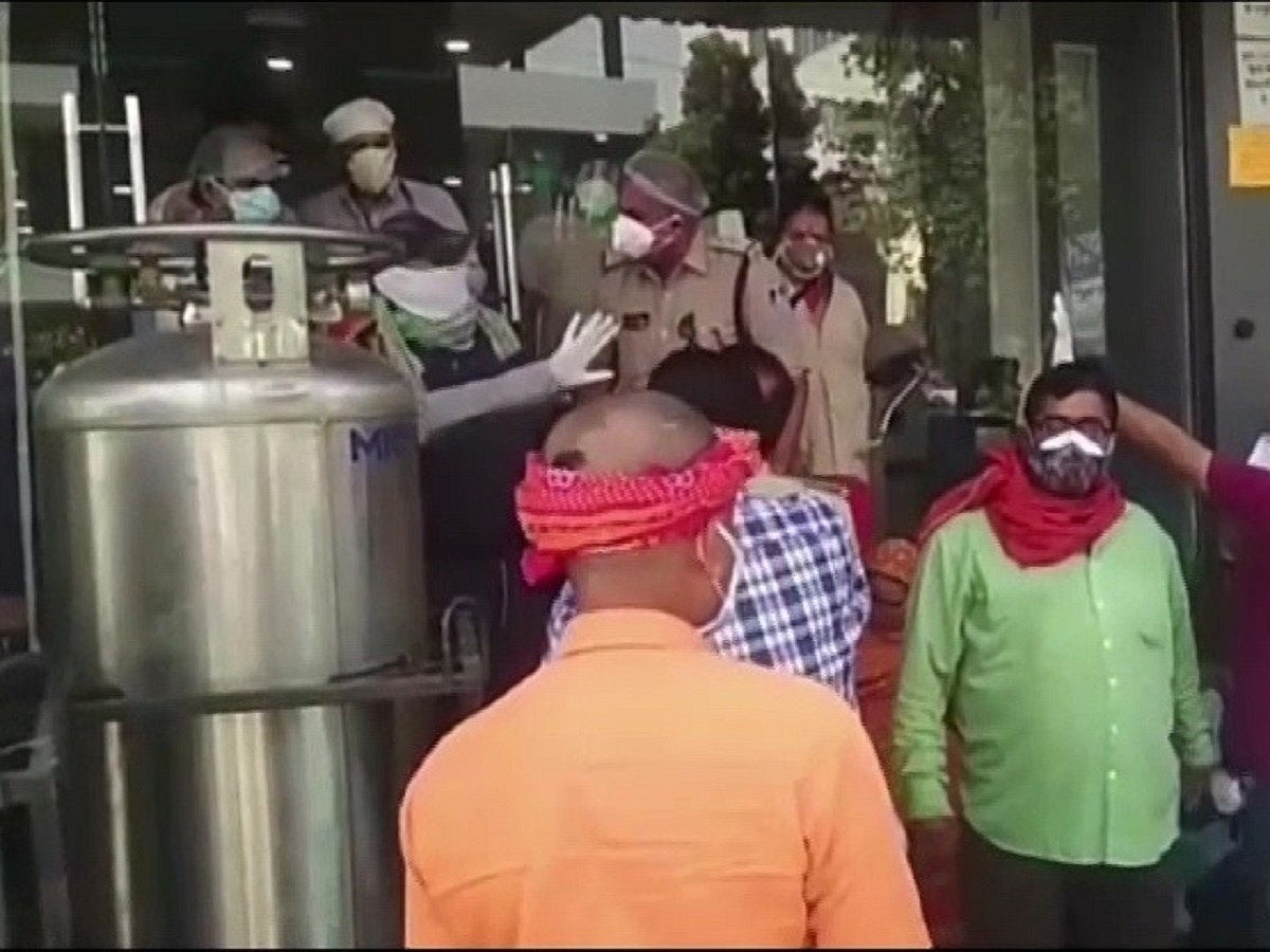 Watch: Critically-ill patients in ICU gasp for oxygen after power outage in govt hospital in BJP-ruled MP