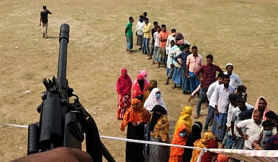 Marred by violence, Bengal sees 76% turnout in 4th phase of polls