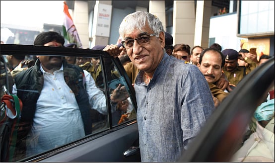 Bad idea to decontrol the vaccine at this stage, Centre must ensure fair distribution