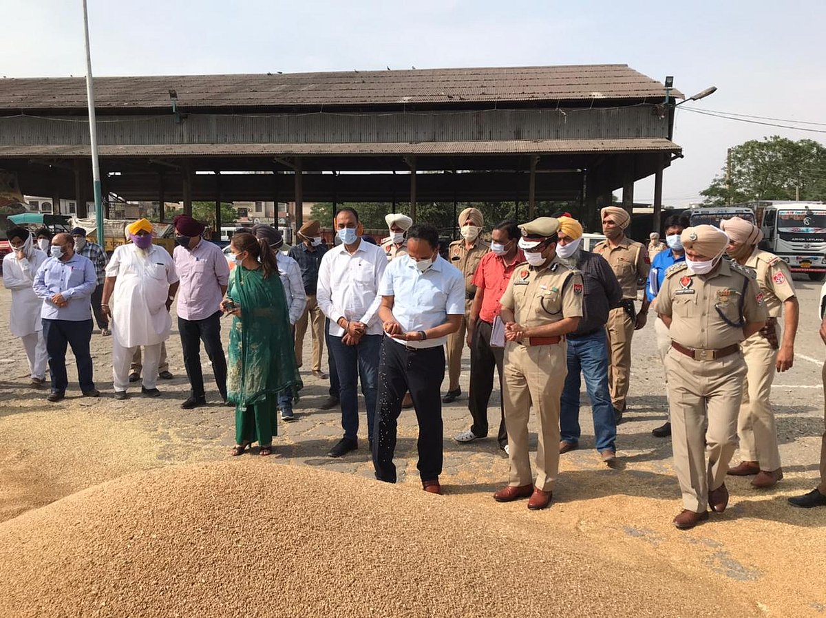 Ludhiana DC asks SDMs to ensure timely payment to farmers for wheat; Barnala farmers satisfied by procurement