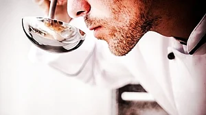 1 in 10 mild COVID survivors face loss of smell, taste