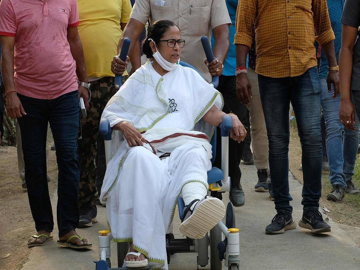 Mamata appeals for calm, alleges CRPF opened fire on voters standing queue