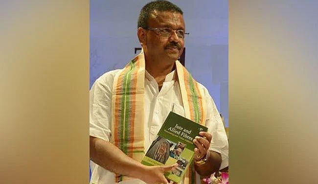 Narada case: 2 Bengal ministers, TMC MLA taken to CBI office in Kolkata