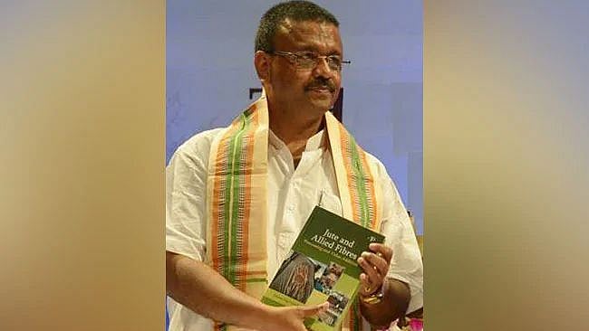 Narada case: 2 Bengal ministers, TMC MLA taken to CBI office in Kolkata