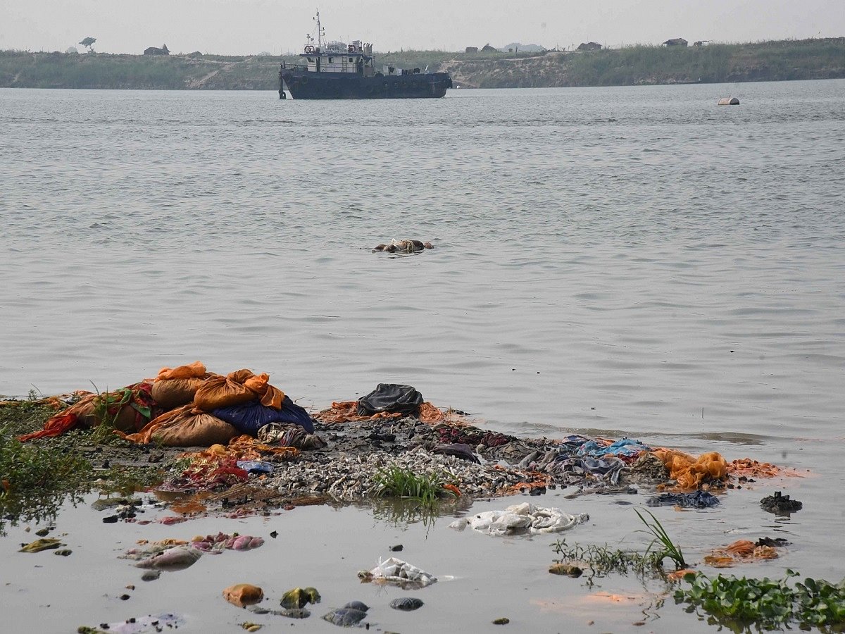 UP: More bodies found floating in Varanasi, Chandauli