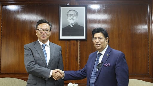 Chinese ambassador to Bangladesh, Li Jiming, with Bangladesh’s Foreign Minister A. K. Abdul Momen