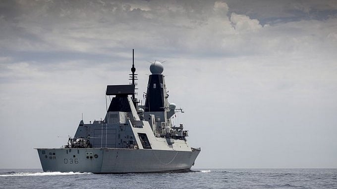 The British Ministry of Defence's Press Office said that "no warning shots have been fired at HMS Defender".