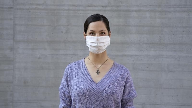 The study highlights that people with social anxiety have difficulty detecting ambiguous social cues and are likely to interpret them negatively. 