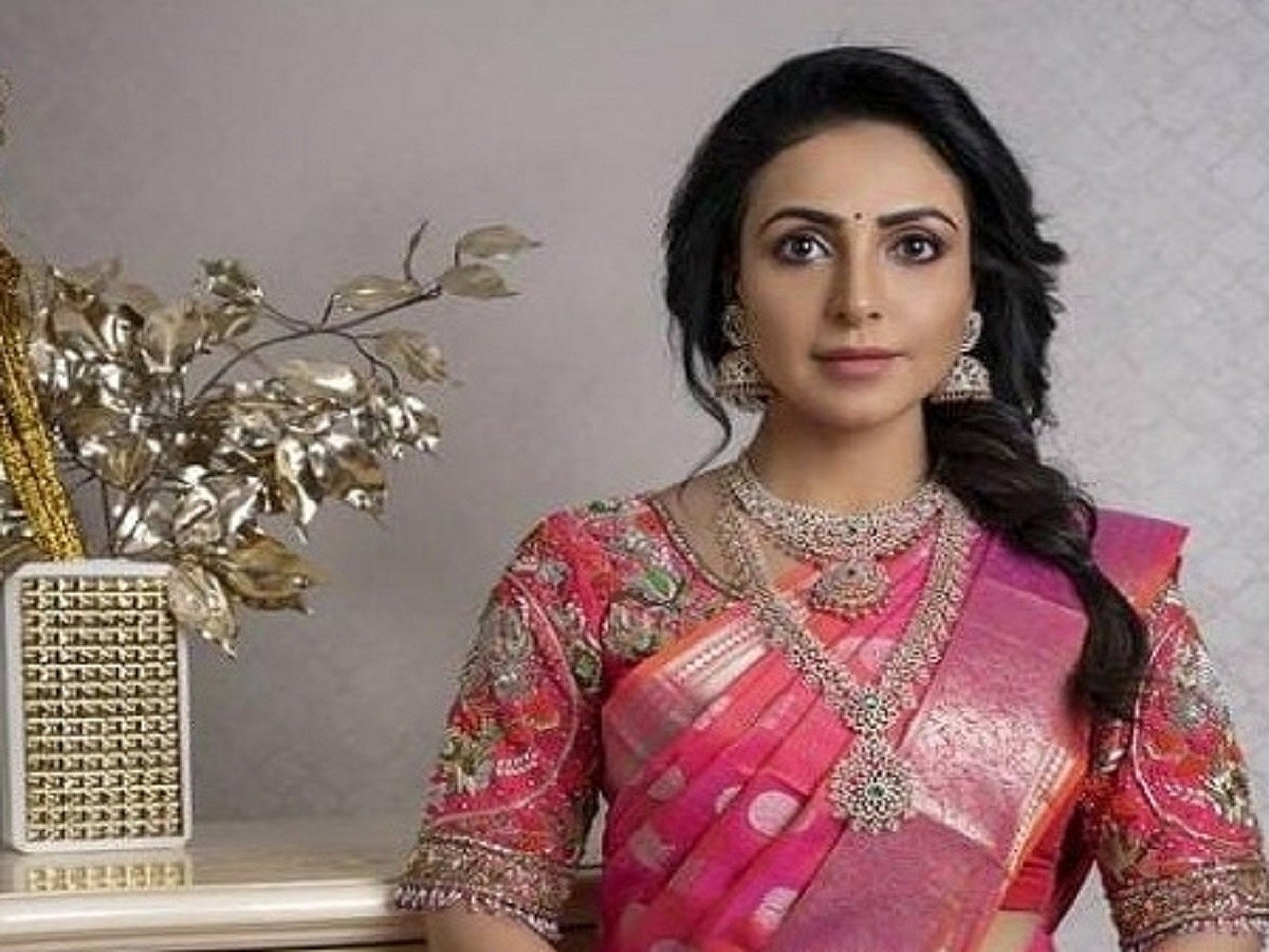 Nandini Rai reveals why co-star Vikas slapped her hard!