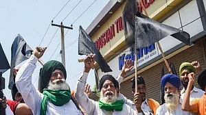 Farmers burn copies of farm laws in Punjab