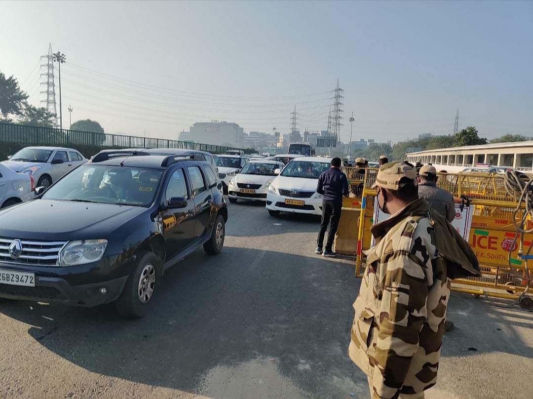 Traffic jam at Delhi-Gurugram border as police check vehicles