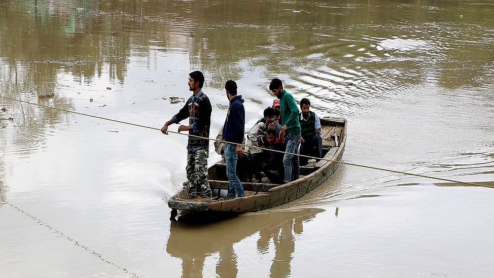 Amid continuous rainfall, the water level of several rivers in Bihar are flowing at the danger level or above in various districts.