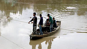 Amid continuous rainfall, the water level of several rivers in Bihar are flowing at the danger level or above in various districts.