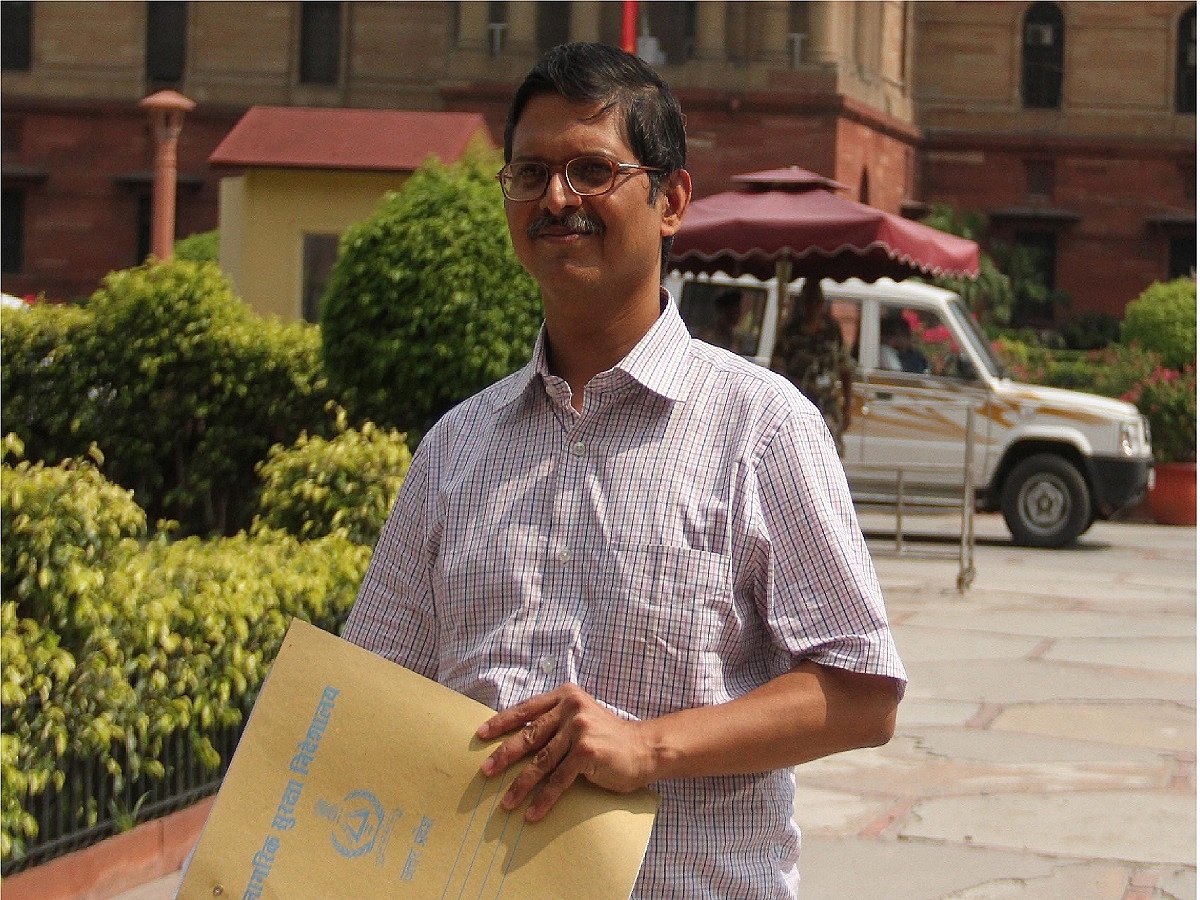 UP govt refuses to share information on compulsory retirement of Amitabh Thakur