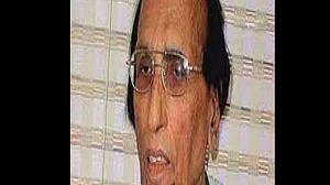 After Yogi & Ramdev, Bashir Badr also in varsity curriculum