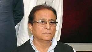 Azam Khan finally released, greeted by Shivpal