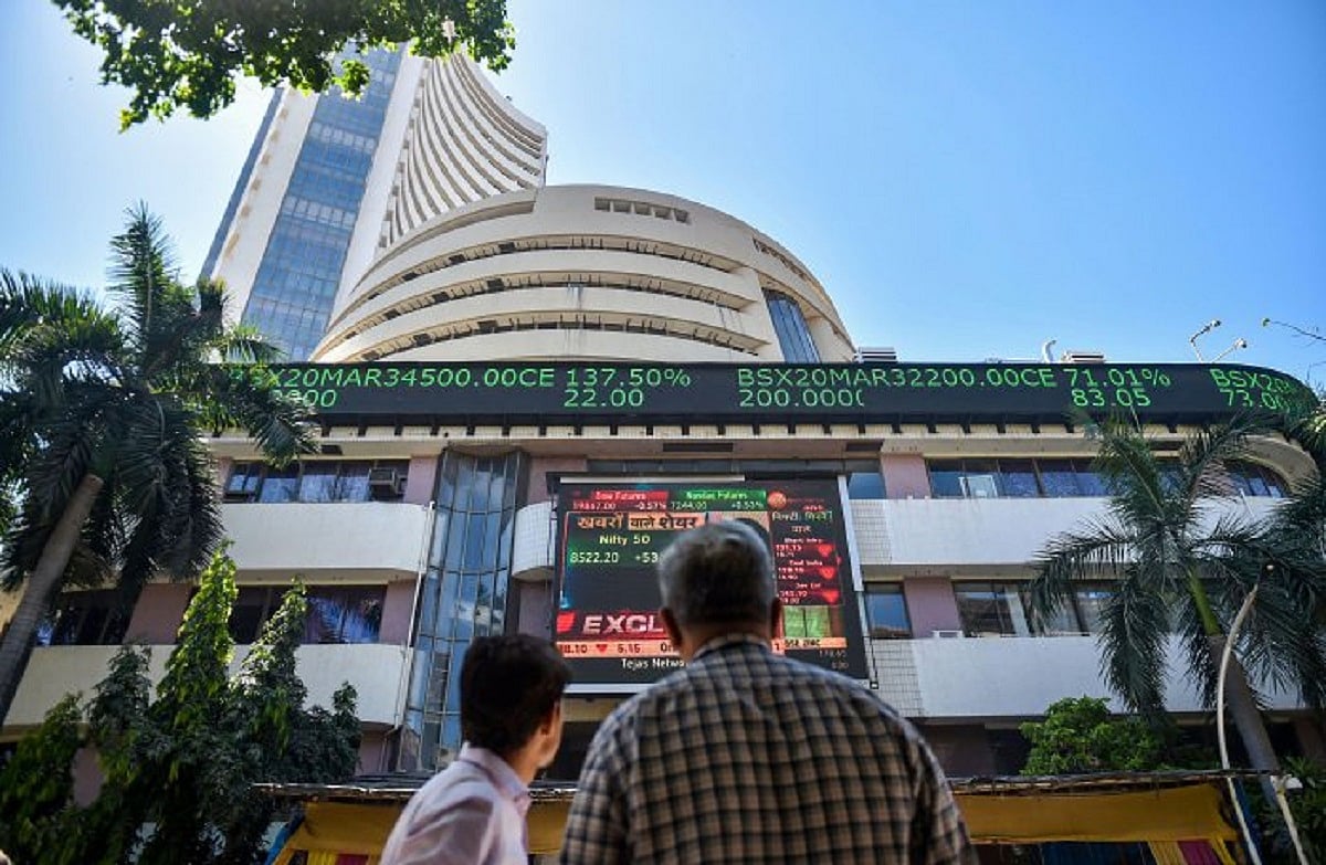 LIVE News Updates: Sensex falls 123.53 points; Nifty declines 31.60 points