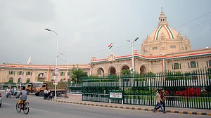 UP assembly secretariat bans jeans, T-shirt for staff