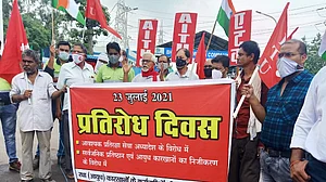 Lakhs of workers of ordnance factories observe nationwide protest against Centre’s corporatization move