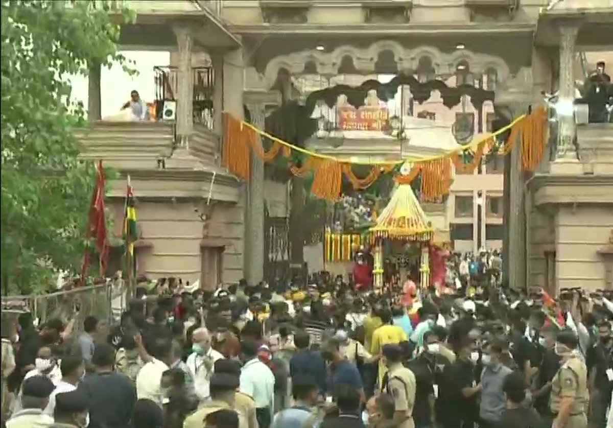 Gujarat: Lord Jagannath rath yatra commences with curfew enroute amid COVID-19 concerns