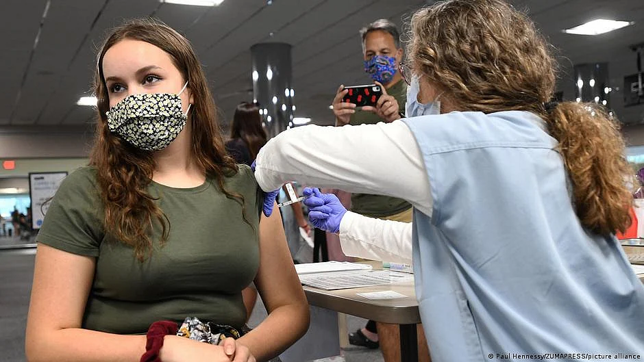 US approves new booster of Covid vaccines, 'mix and match' dose