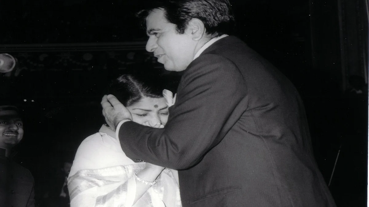 Dilip Kumar introduced Lata Mangeshkar at her first
international concert at the Royal Albert Hall, London.
1974.