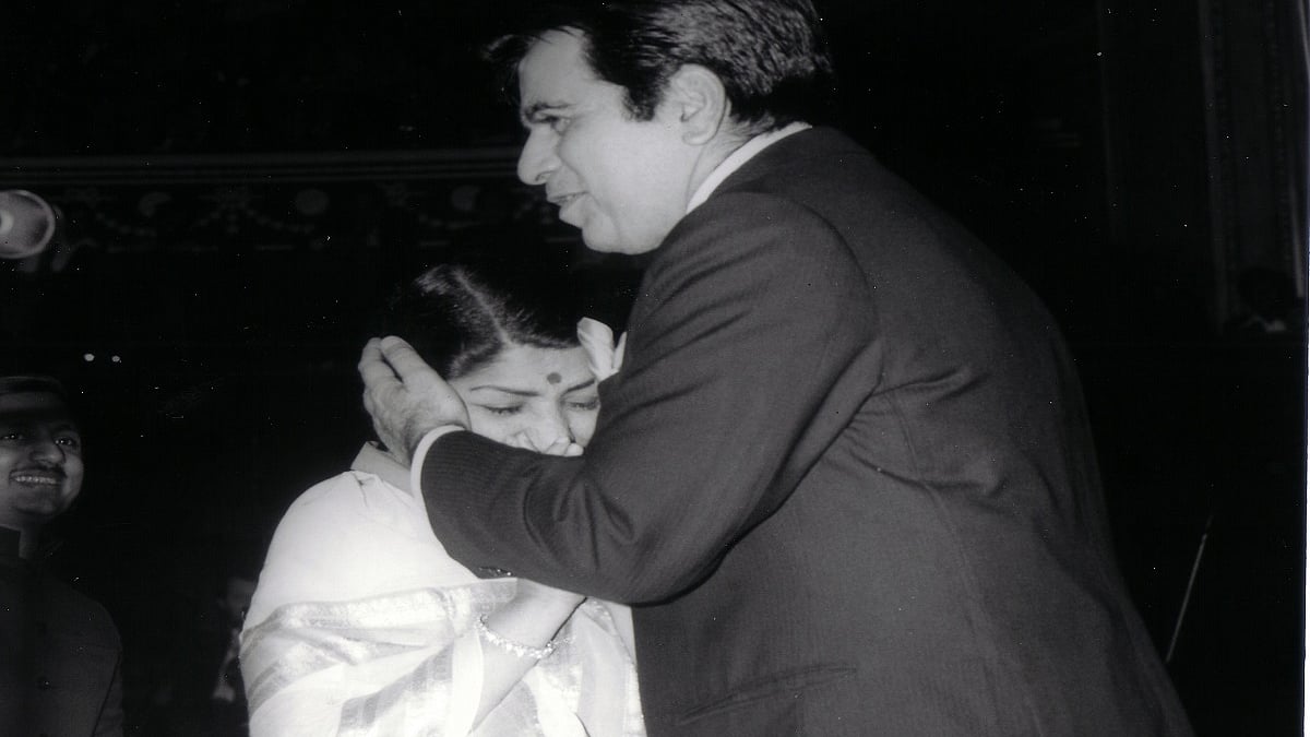 Dilip Kumar introduced Lata Mangeshkar at her first
international concert at the Royal Albert Hall, London.
1974.