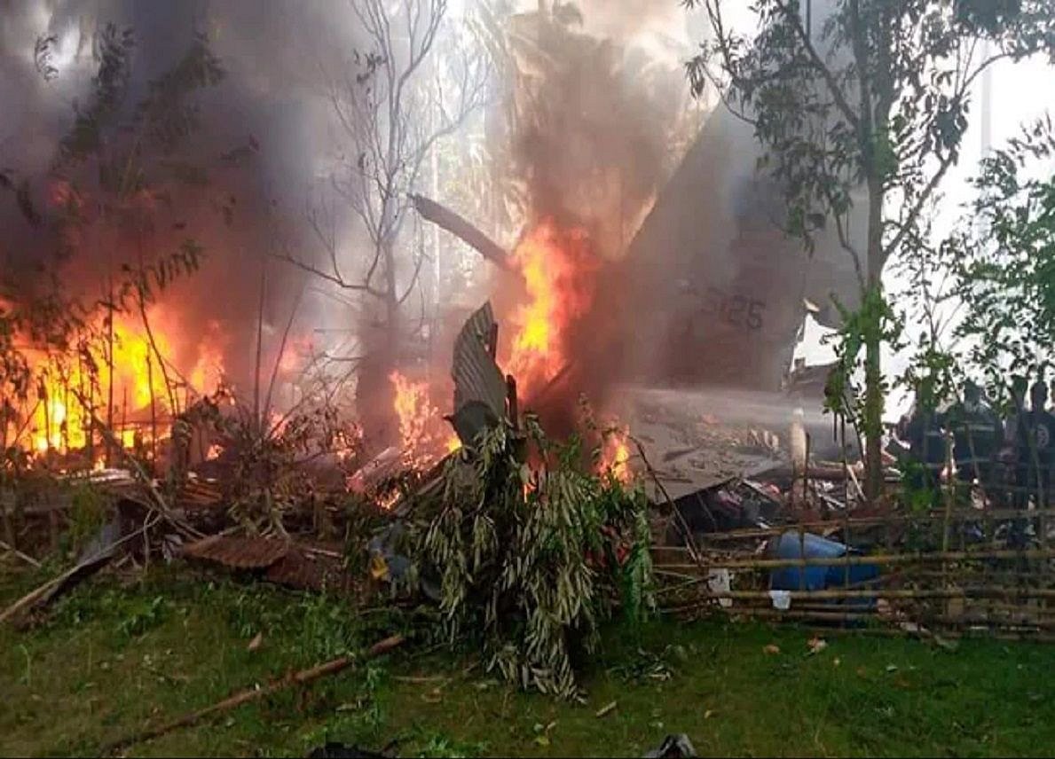 Philippine C-130 military plane crashes, 17 killed, 40 rescued