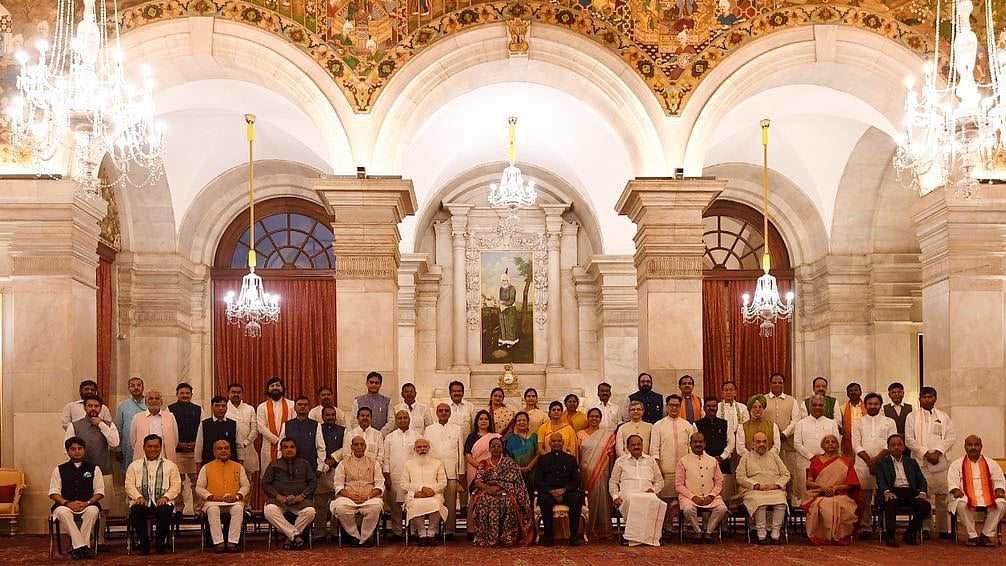 New ministers pose for a photograph after the oath-taking ceremony (Photo: Twitter)