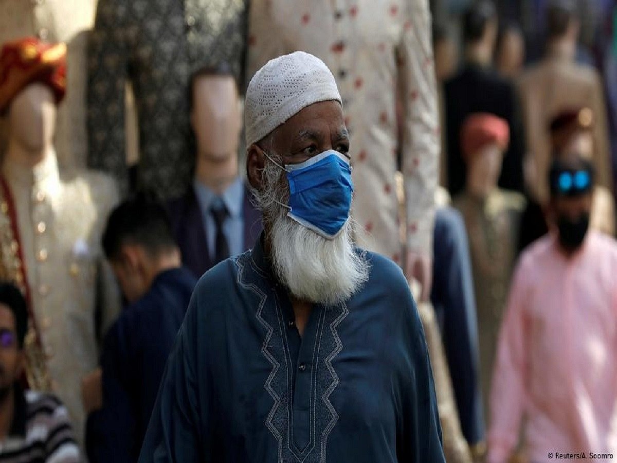 Clear early signs of fourth COVID-19 wave starting in Pakistan: Minister