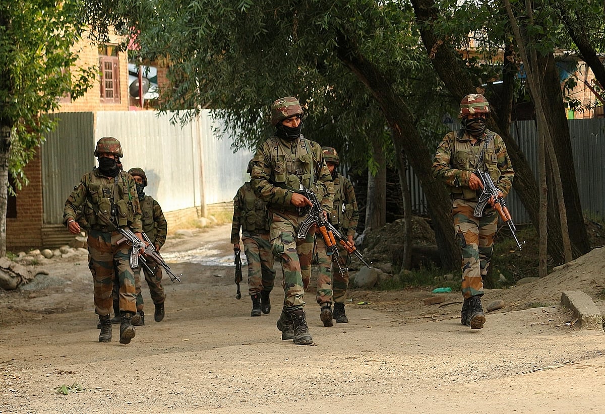 LeT commander Khandey trapped in Pampore encounter
