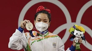 Mirabai Chanu wins gold in Singapore, qualifies for CWG in new 55kg weight division
