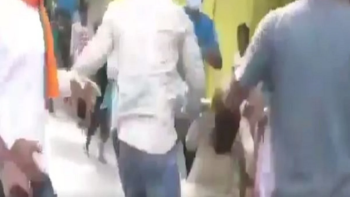 Screen shot from the video (Uttar Pradesh: Three held for thrashing Muslim man in Kanpur, asking him to chant 'Jai Shri Ram')