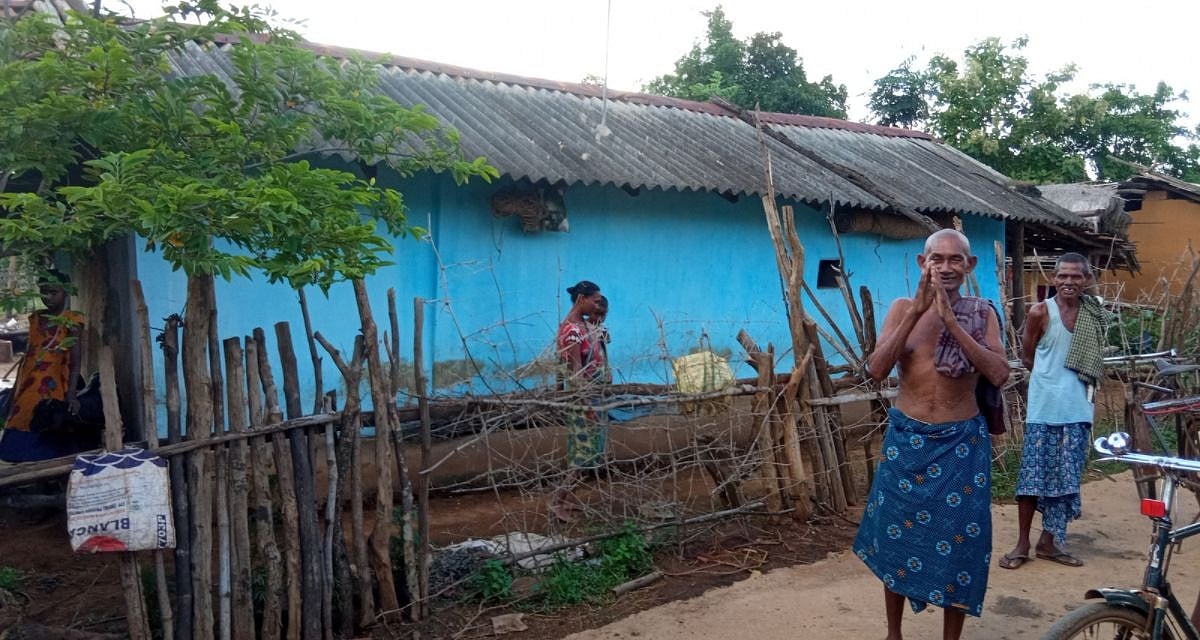 Sighting vax team signals Odisha tribals to run into forests