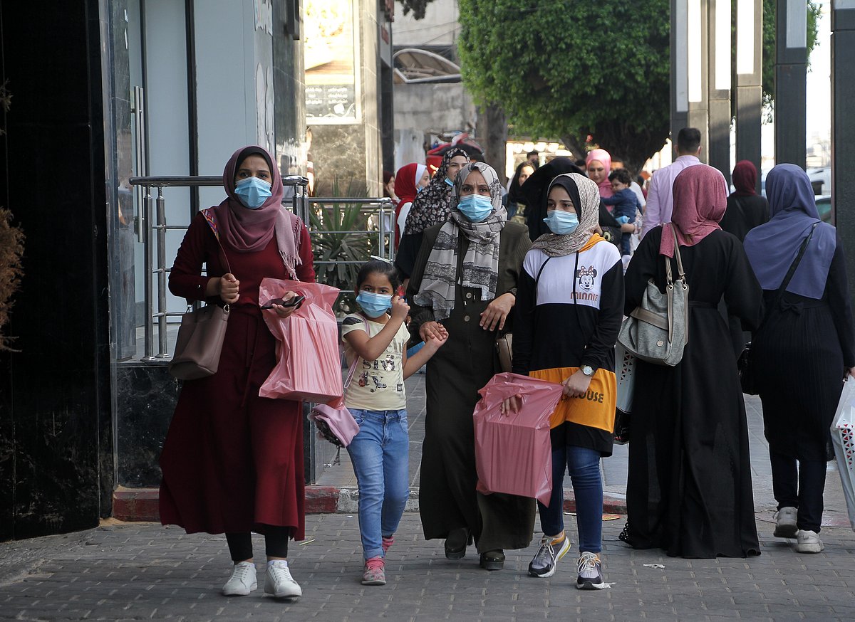 Palestine faces financial crisis amid decline in foreign aid, tax dispute