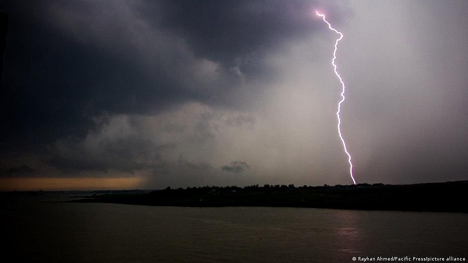 WMO certifies two mega flash lightning records