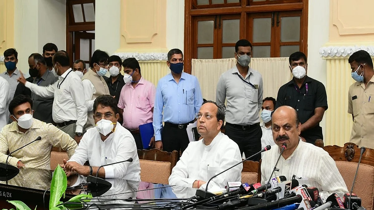 Ministers to take oath in K'taka (Photo Courtesy: IANS)