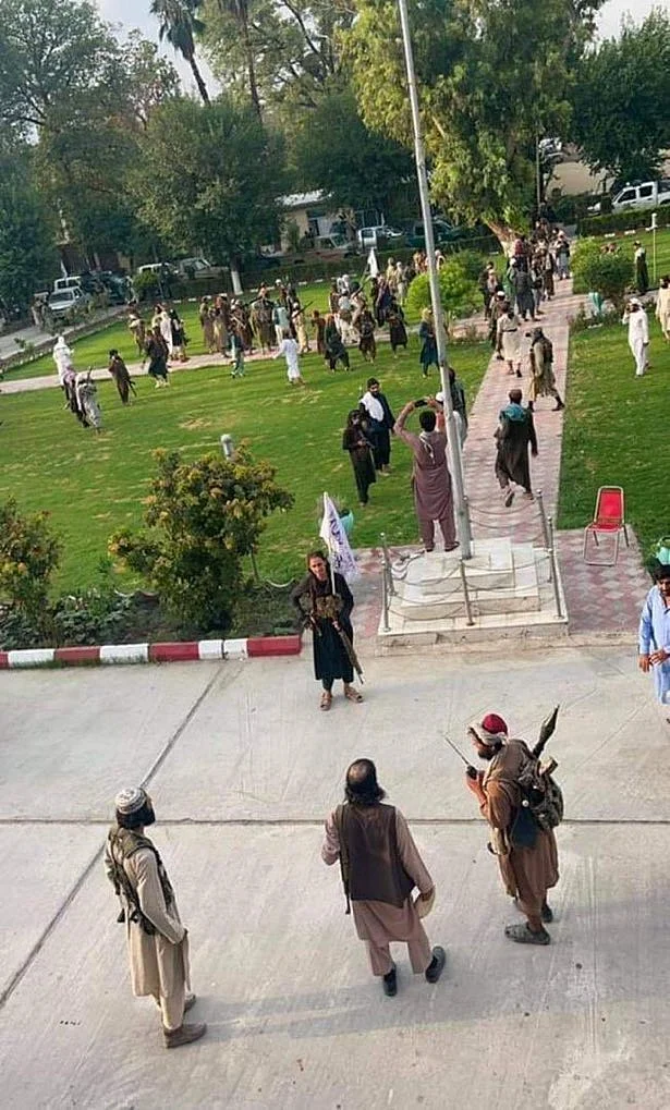 Taliban enter Kabul, await 'peaceful transfer' of power