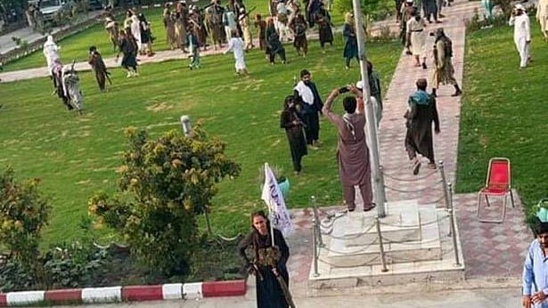 Taliban enter Kabul, await 'peaceful transfer' of power