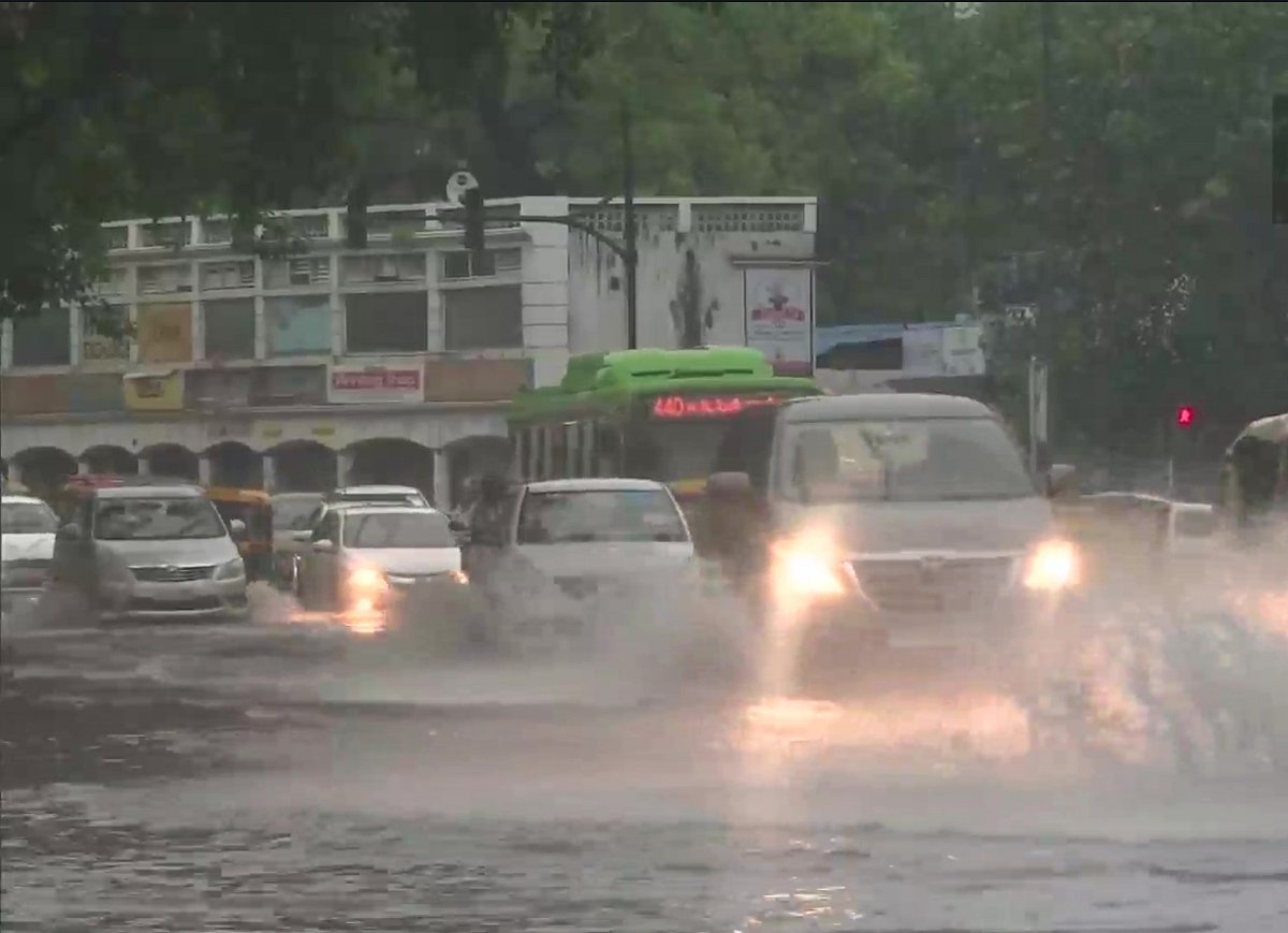 Heavy rains cause waterlogging in Delhi, crucial underpasses closed for traffic