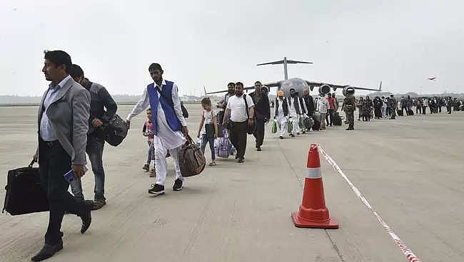 Afghan evacuees arrive in New Delhi