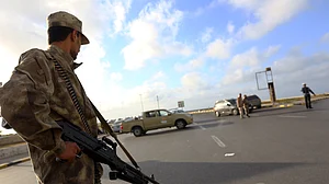 IS suicide bomber attacks Libyan security checkpoint