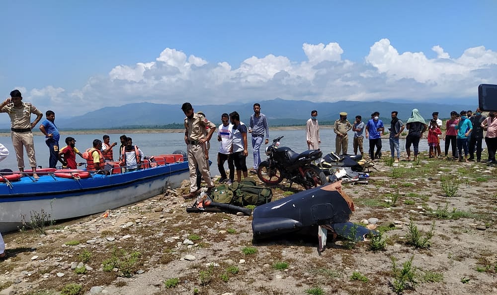 Army chopper crashed in Ranjit Sagar Dam in Punjab's Pathankot district, pilot and co-pilot safe