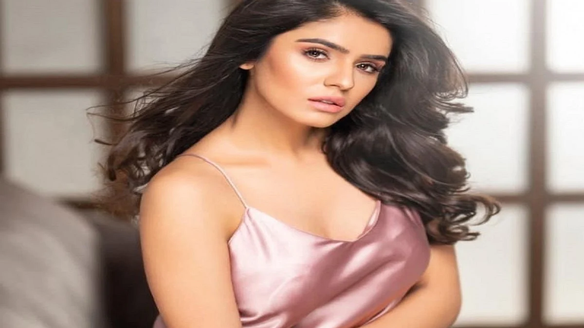 Punjabi actress Sidhika Sharma's music video 'Meri Mohabbat' opposite Omkar Kapoor is out now