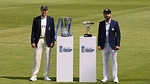 1st Test: England elect to bat, India include Thakur, Rahul